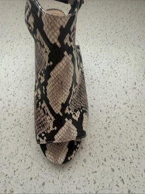 Alfani Snake-Print Open-Toe Heels in Beige and Black. Size 6.5.